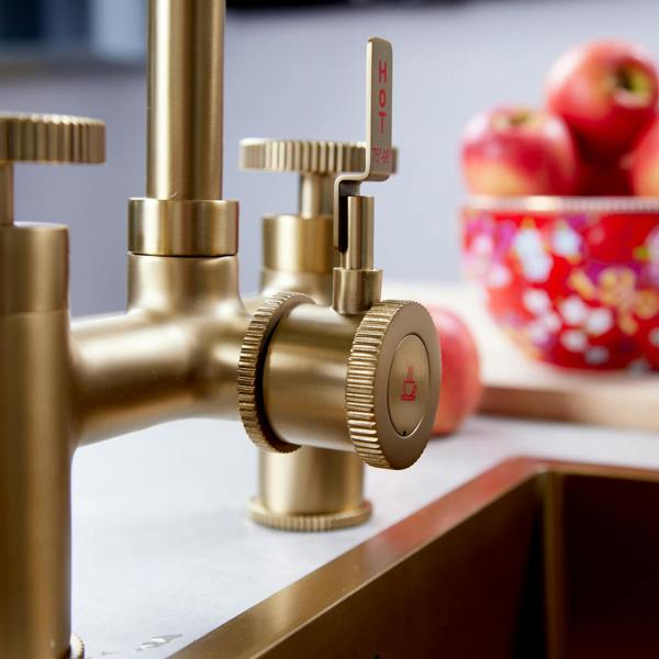 Flode kraft | Industrial Bridge Style 3 in 1 Instant Boiling Tap | Brushed Brass Finish