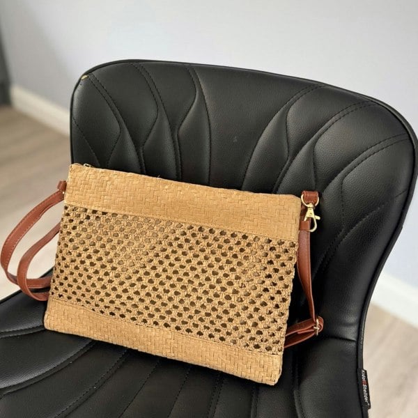 Solis Accessories Straw-Effect 2‑in‑1 Clutch and Crossbody Bag