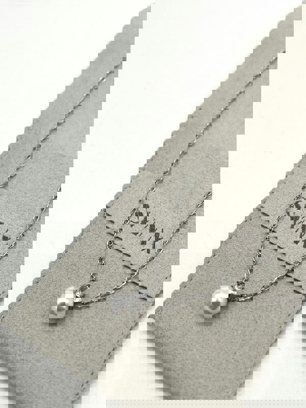 SVNX Large Pearl Diamante Necklace in Silver Colour