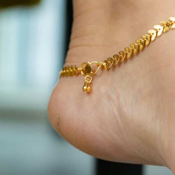 The Colourful Aura Golden Brass Solid Leaf Minimalist Boho Thin Slim Foot Payal Anklet