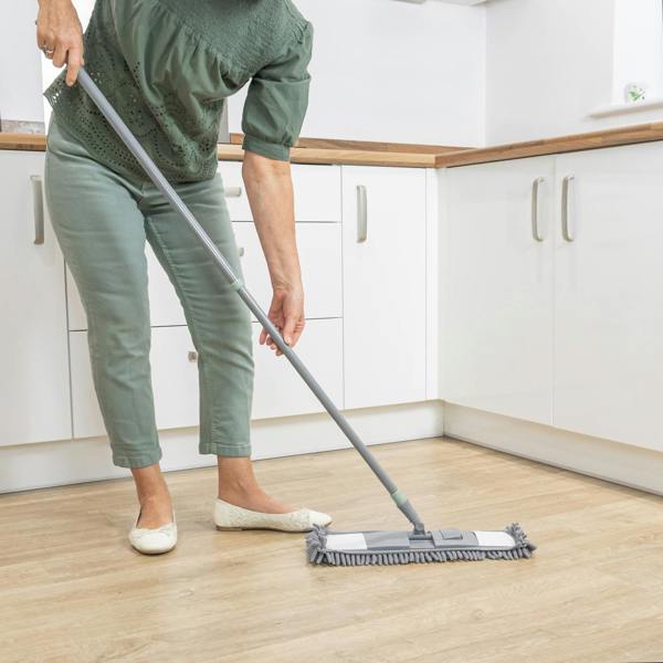 JVL Extendable Chenille Mop With 2 Replacement Heads - Grey