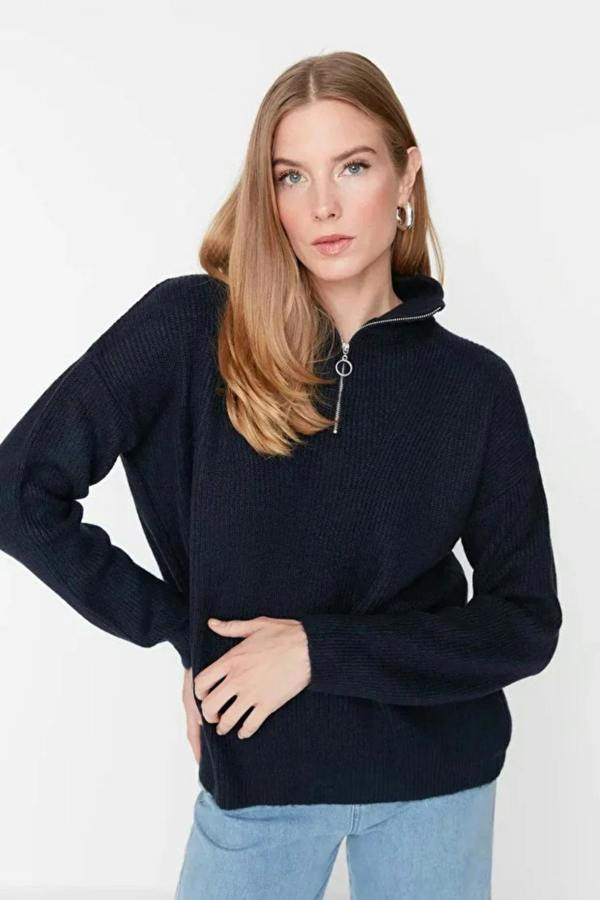 Hoxton Gal Soft-Textured Zip-Up Knit Sweater