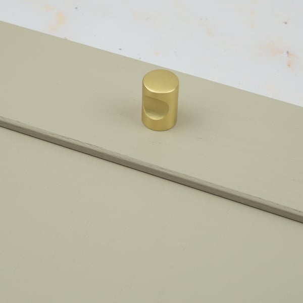 Handle & Home 32mm Brushed Brass Cylinder Knob