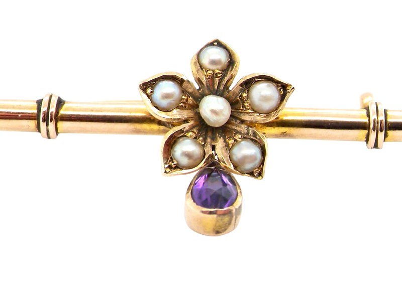 Vintage Tom A vintage pearl bar brooch