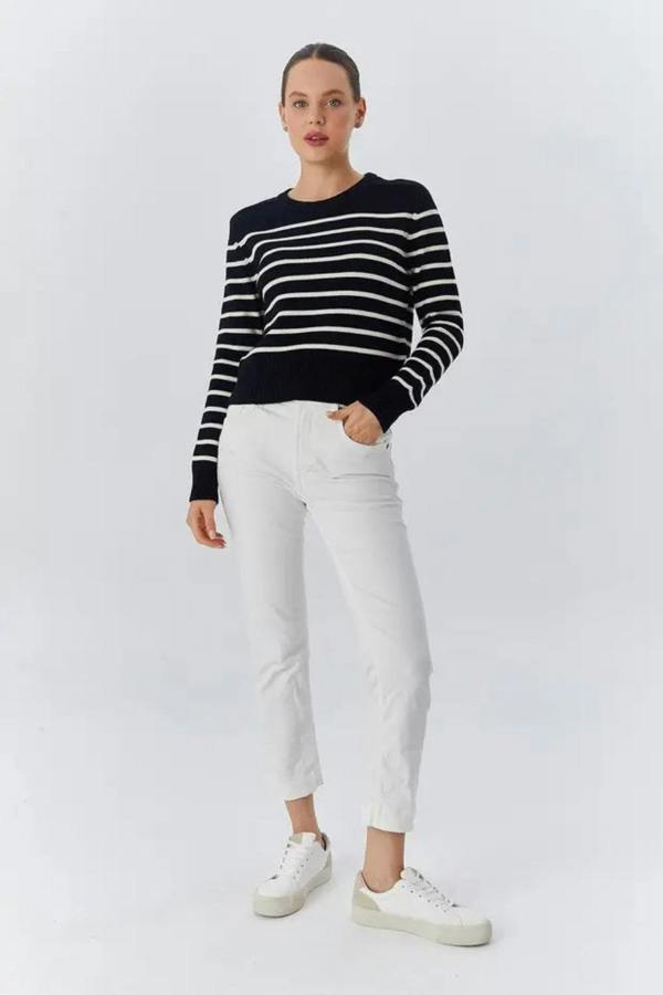 Hoxton Gal Soft-Textured Striped Knit Sweater
