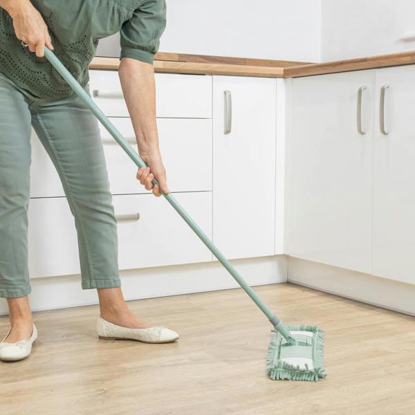 JVL Extendable Chenille Mop With 2 Replacement Heads - Green