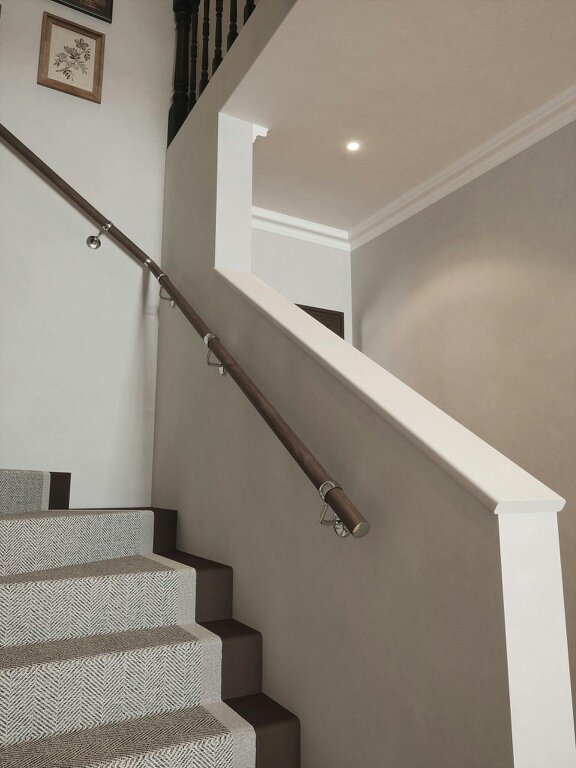 Handrails Direct Wroxall Ebony Single-Winder Handrail
