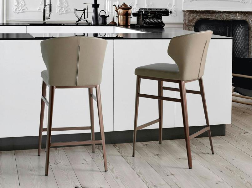 Angel Cerdá Stool in Dark Mink Leatherette 4000