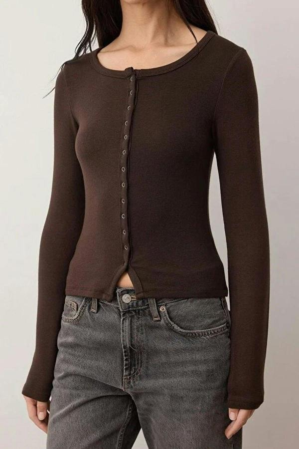 WOVCOR Full Front Snap Fitted Knit Blouse
