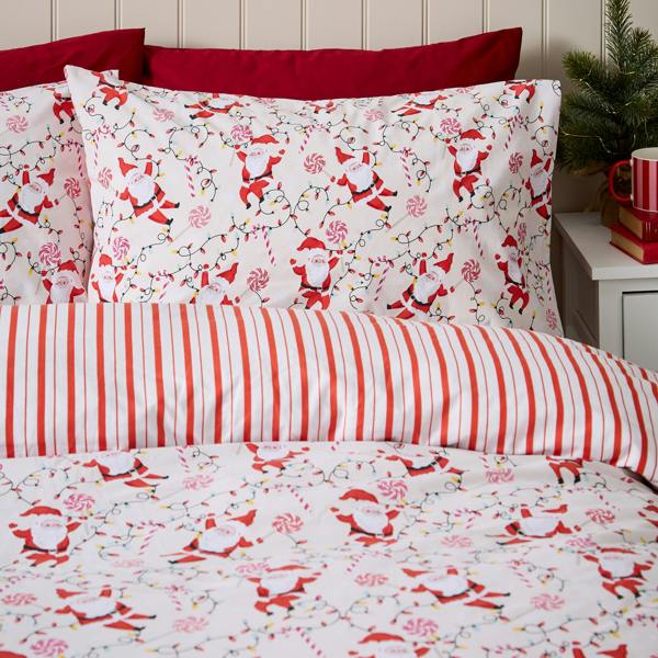 Catherine Lansfield Christmas Santas Reversible Duvet Cover Set Red