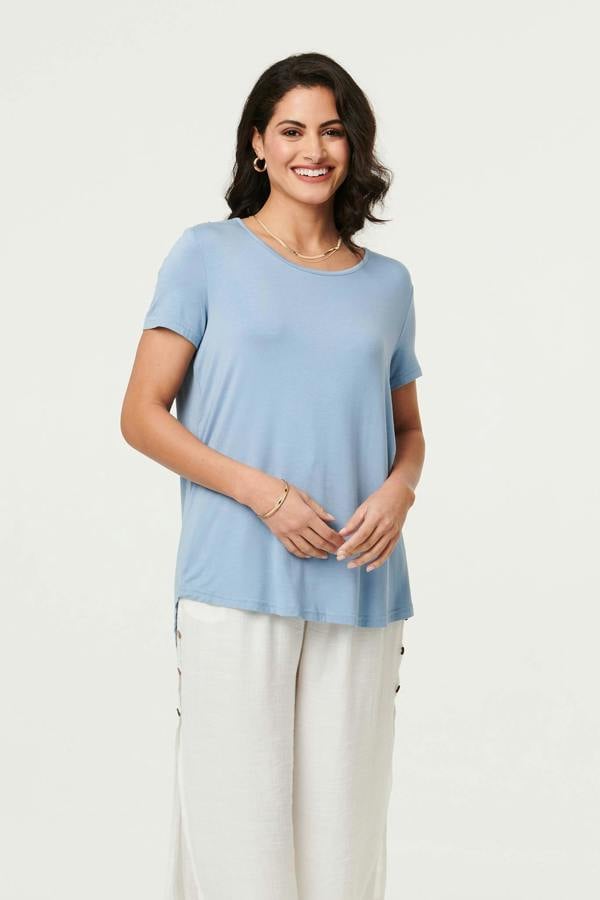 Blue | Plain Short Sleeve Curve Hem T-Shirt : Model is 5'8"/172 cm and wears UK8/EU36/US4/AUS8