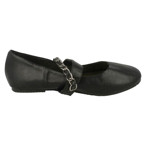 Spot On Girls Cutie Flat Shoe With Bar Chain H2198