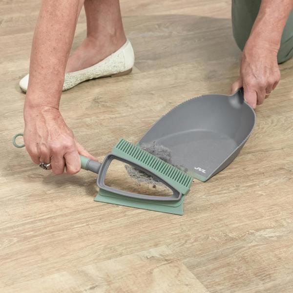JVL Rubber Dust Pan And Brush - Grey