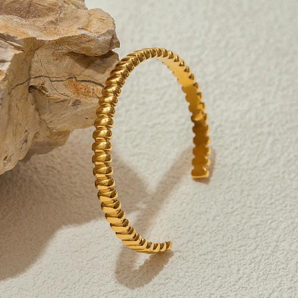 Elk & Bloom Chunky Beaded Ribbed Band 14K Gold Bangle