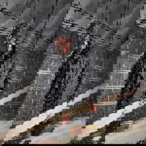 Scruffs Tech Mens Zip Up Work Warm Hooded Jacket Coat, outdoor worker wearing waterproof jacket under rainy weather.