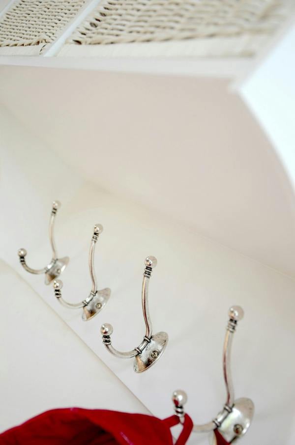 Statement Furniture Tetbury Hanging Shelf with 2 White Wicker Baskets. Wallmounted Coat Rack Assembled