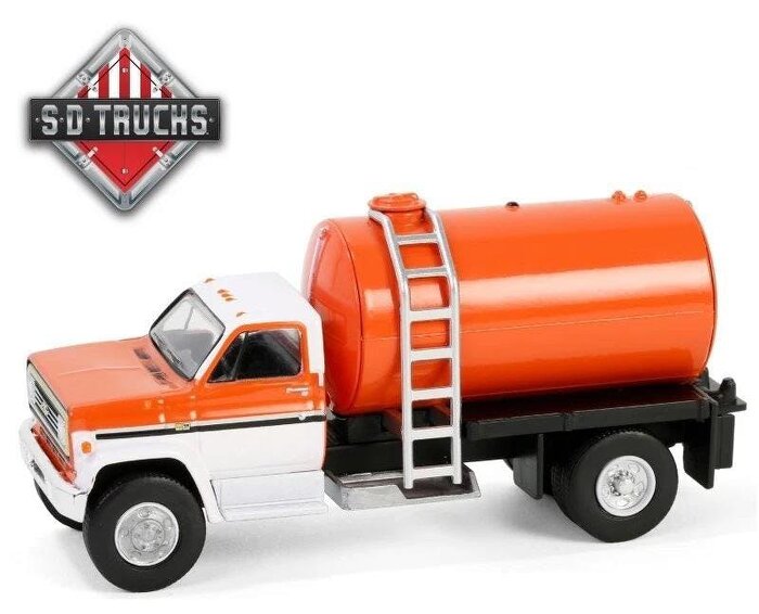 MCSlots 1984 Chevrolet C-70 Fertilizer Truck Red White Cab Red Tank 1:64 Greenlight 45190A