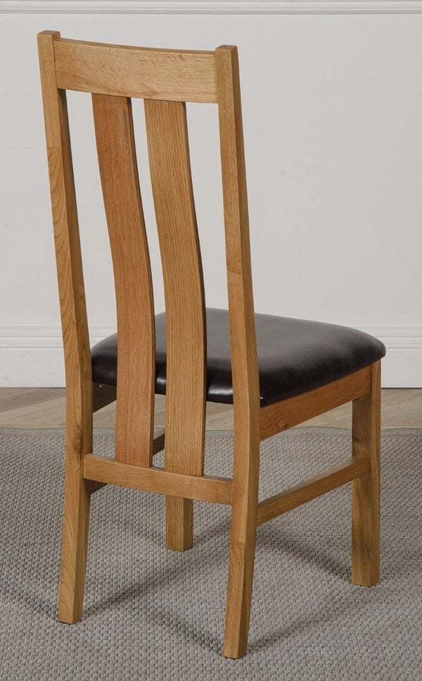 That's Furniture Oregon Round Oak Dining Table with 4 Princeton Oak Chairs