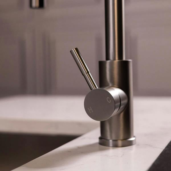 Flode Dölja | Kitchen Mixer Tap | Concealed Pull Out Hose and Spray Head | Brushed Steel