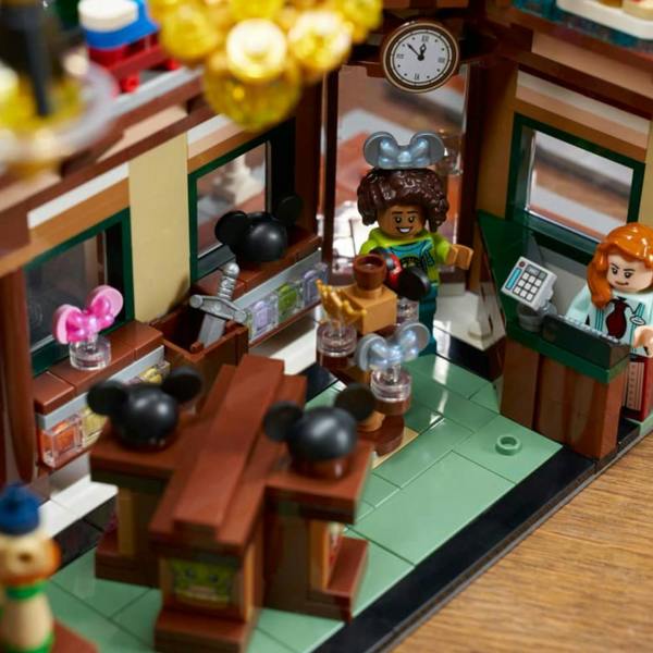 LEGO LEGO LEGO Disney Main Street USA (43302)