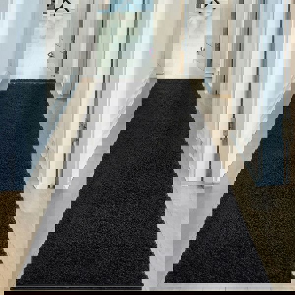 Black shaggy Rug Plain design thick pile, high quality, soft & durable.