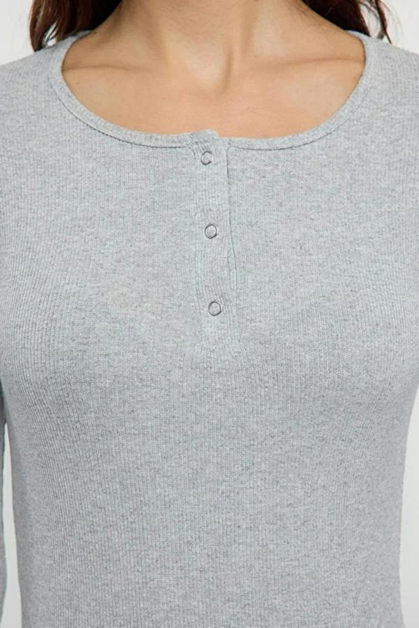 Hoxton Gal Mélange Ribbed Stretch Knit Blouse with Snap Buttons – Fitted