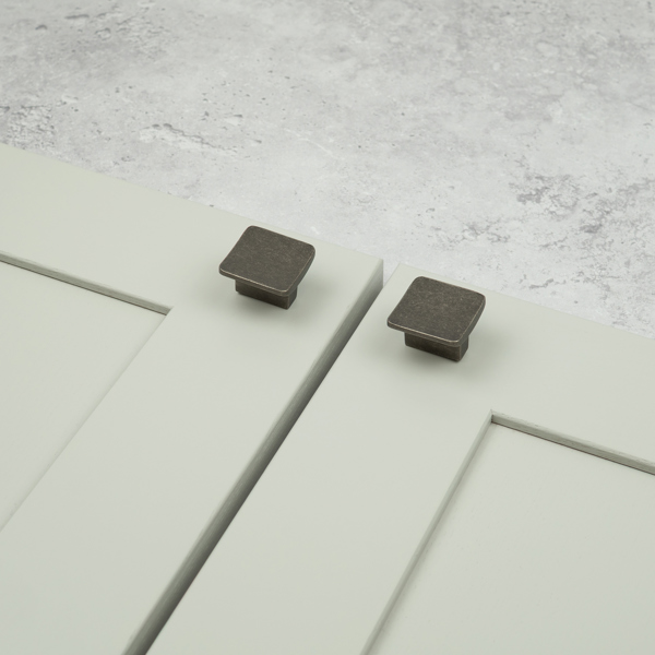 Handle & Home 32mm Antique Pewter Square Knob