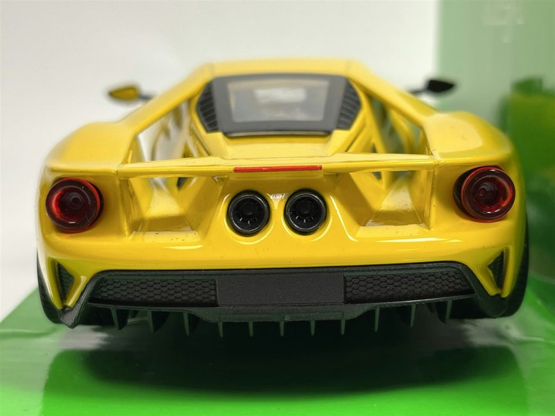 Welly 2017 Ford GT Yellow 1:24 Scale Welly 24082y