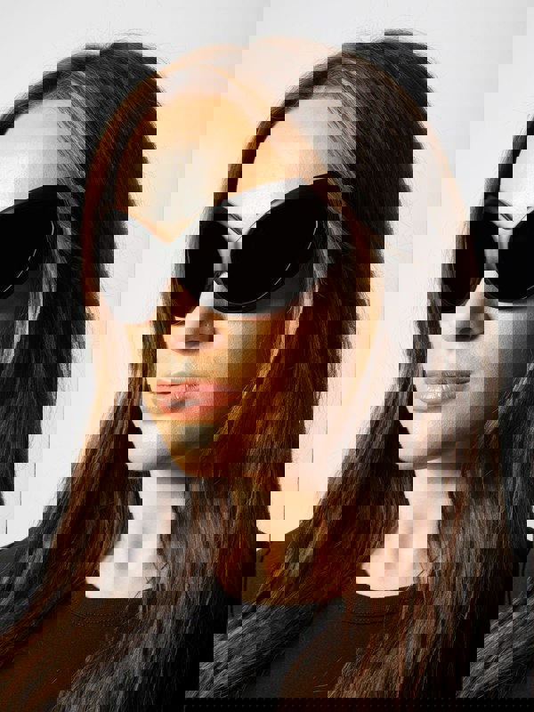 SVNX Ultra Curved Wrap Around Sunglasses in Black