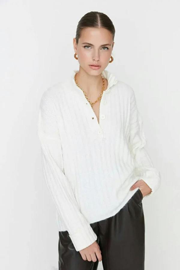 Hoxton Gal Oversized Soft-Textured High Neck Knit Top