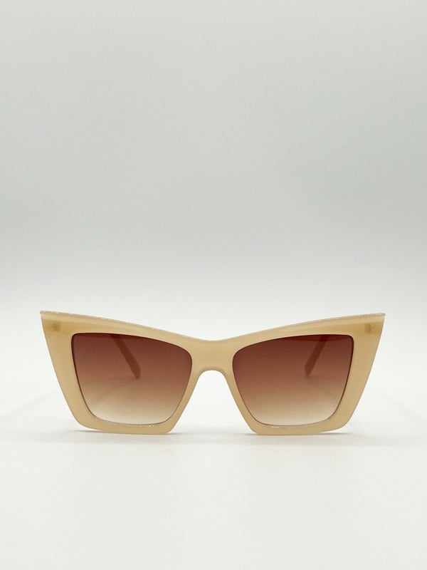 SVNX Oversized angular cateye sunglasses in Mocha