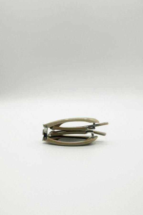Oval Sunglasses In Beige - Foldable - svnx