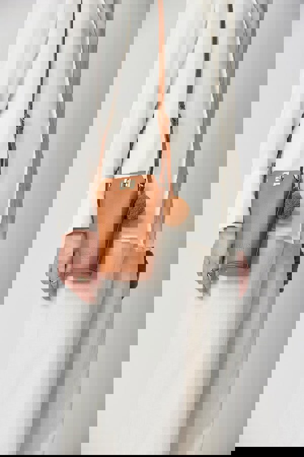 Adina Phonebag Leather Brown