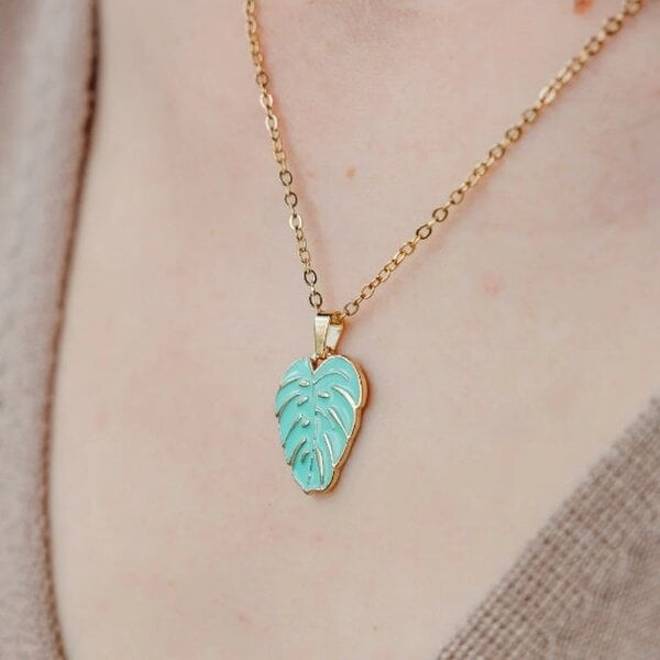 The Colourful Aura Green Leaf Zircon Charm Dangle Feather Pendant Necklace and Stud Earrings