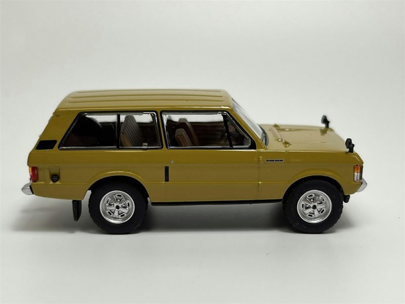 Mini GT Range Rover 1971 Bahama Gold LHD 1:64 Scale Mini GT MGT00495L