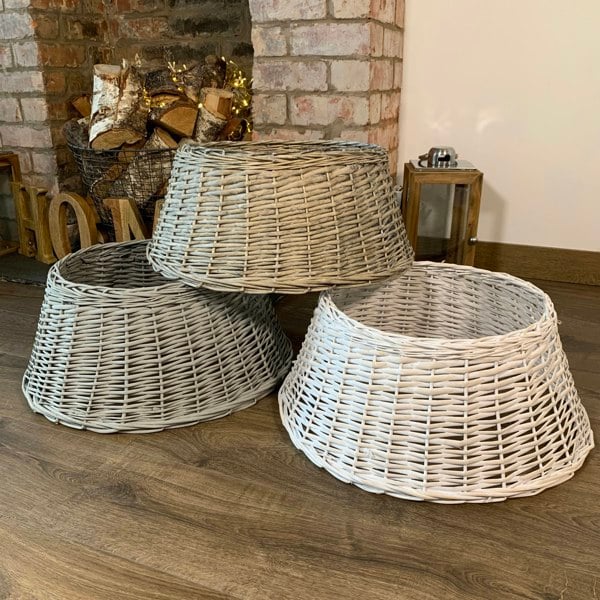 Samuel Alexander 40/58cm Samuel Alexander Deluxe Wicker Willow Christmas Tree Skirt - Medium Light Grey