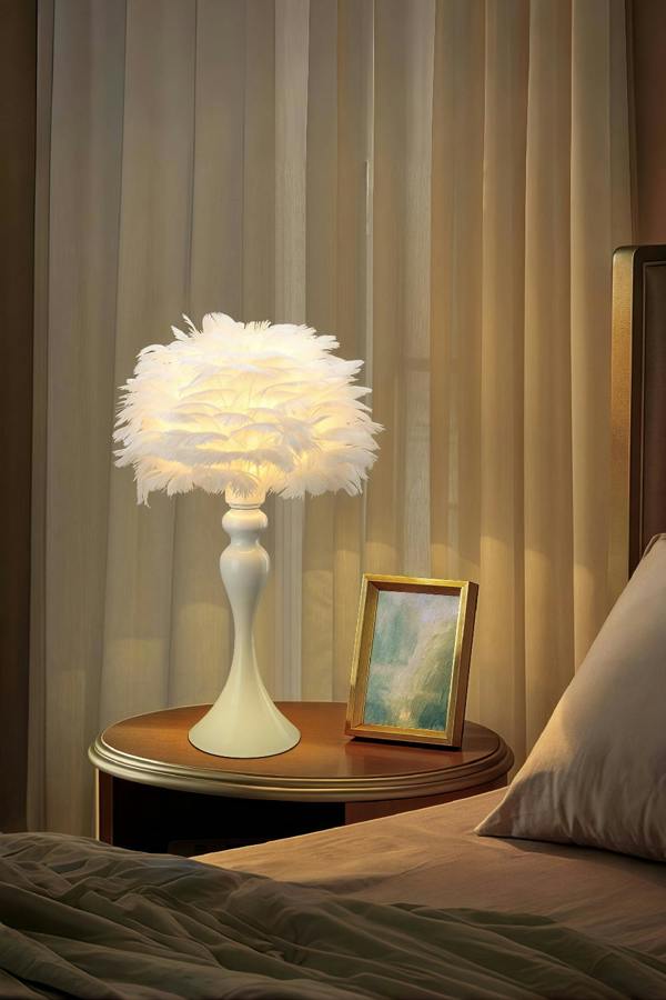 Modern Pure Feather Design Table Lamp