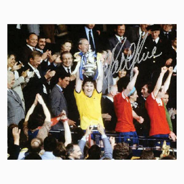Pat Rice signed Arsenal 1979 FA Cup Final photo. — Unframed