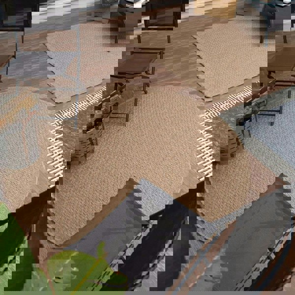 Nature Outdoor rug is very easy to maintain and water-resistant