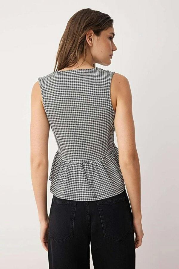 Polka Dot Tie Detail Sleeveless Fitted Knit Blouse