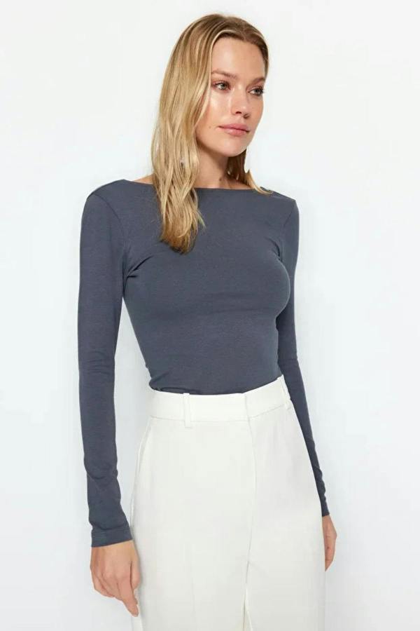 Hoxton Gal Cotton Stretch Fitted Knit Blouse with Open Back Detail