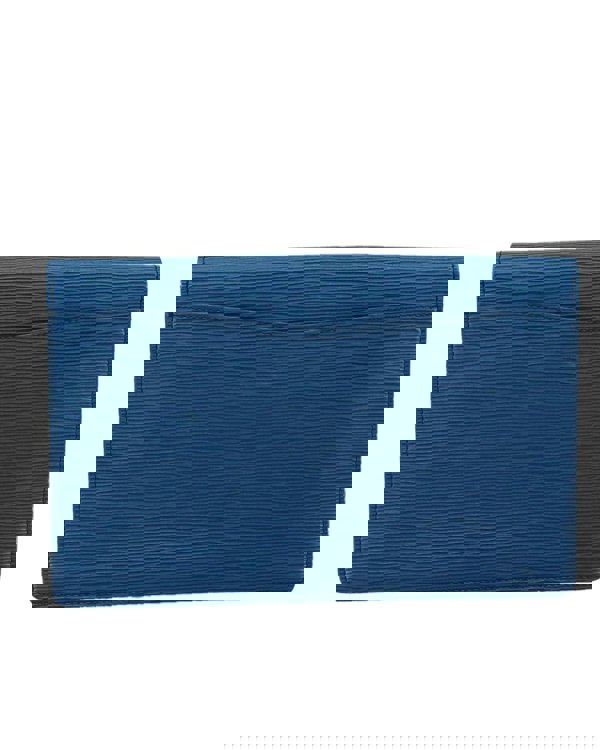 221868643.jpg