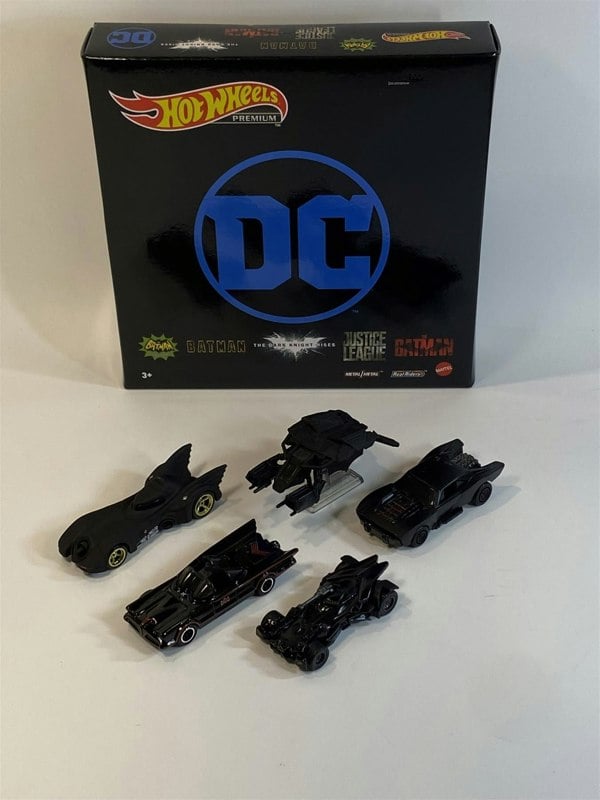 hot wheels real riders batman 5 model set hot wheels premium grm17