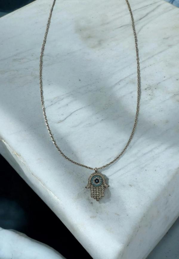 Still life of the necklace.