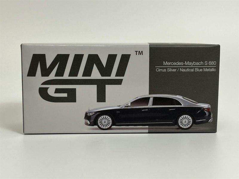 Mini GT Mercedes Maybach S 680 Cirrus Silver Nautical Blue Metallic RHD 1:64 MGT00516R