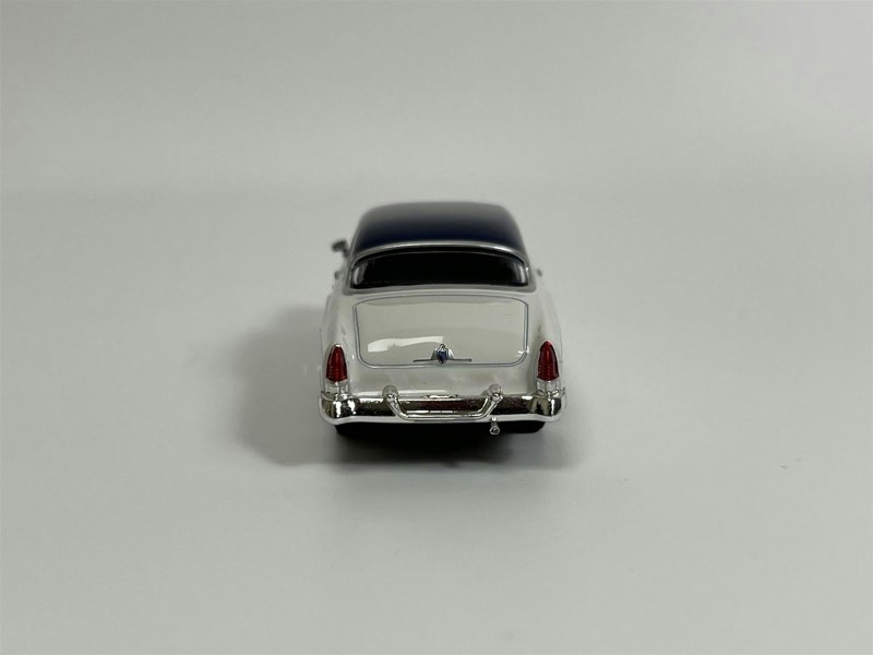 Mini GT Lincoln Capri 1954 Artic White Atlantic Blue LHD 1:64 Mini GT MGT00631L