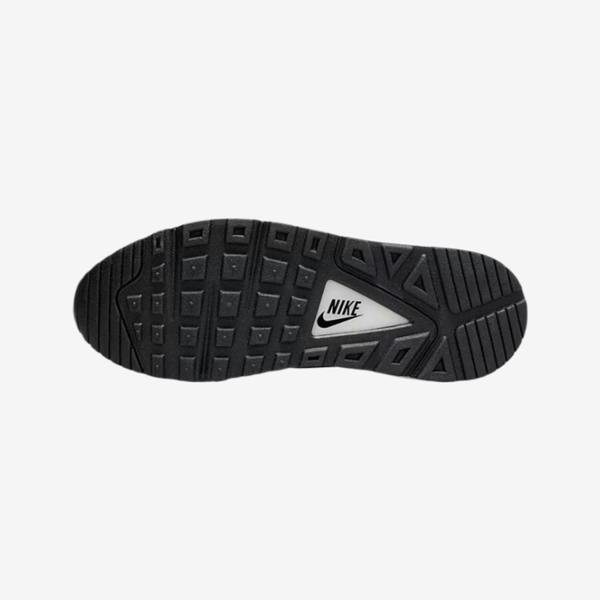 Nike 718896-001 Sneakers   in  Black