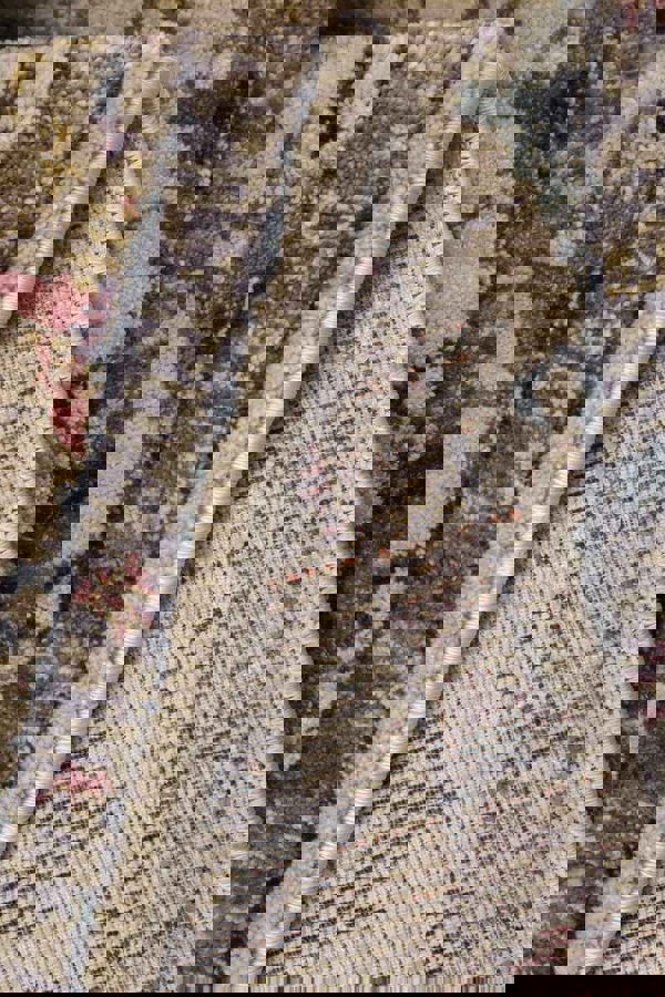 Traditional Floral Vintage Rug – Grey, Blue & Beige Elegance