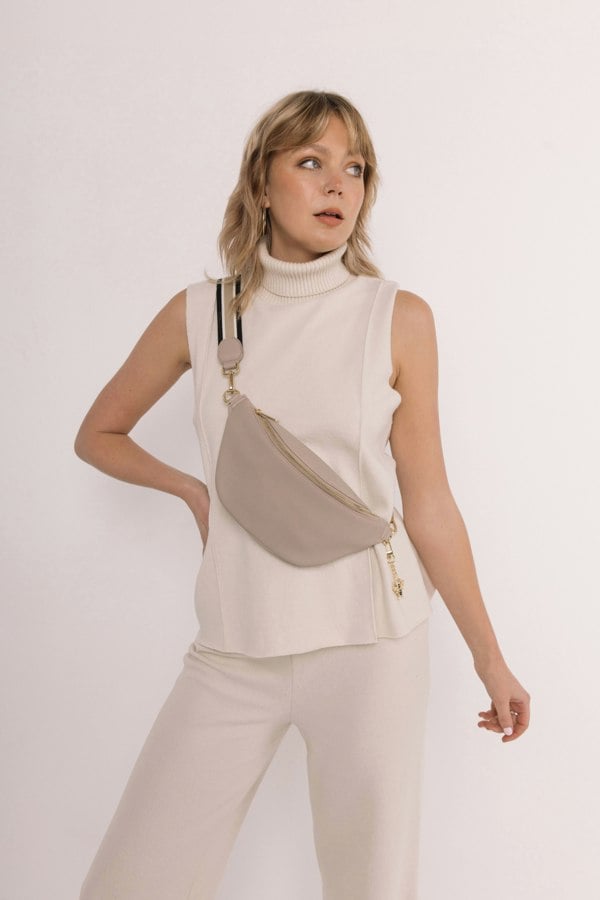 Alice Wheeler Bee Over Shoulder Banana Bag – Crossbody Travel Sling