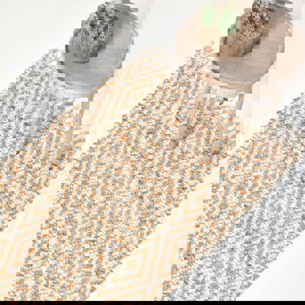 HOMESCAPES Sierra Neutral Diamond Pattern Hemp Chindi Rug